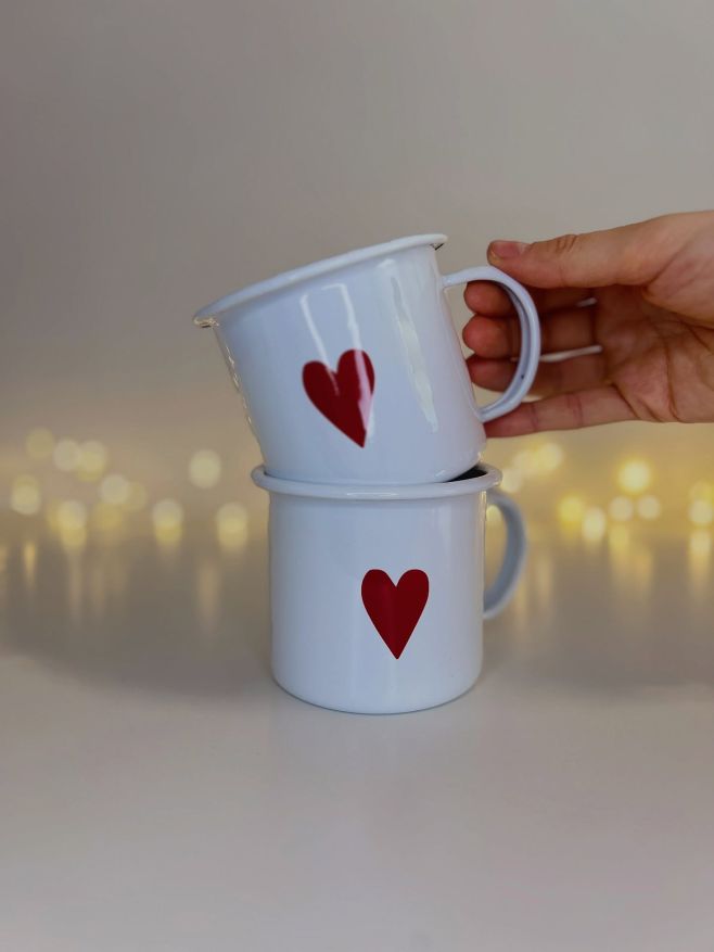 ᴡʜɪᴛᴇ – ʀᴇᴅ – ʟᴏᴠᴇ ᴋʟᴀsɪᴋᴀ, ᴋᴛᴇʀᴀ́ ɴɪᴋᴅʏ ɴᴇᴏᴍʀᴢɪ́ Limitovaný počet kusů na e-shopu 🤍 #zutulnuj #bydleni #dekorace #hygge...