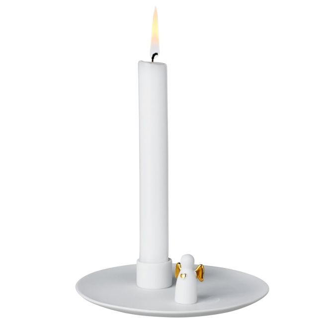 Proměň obyčejné zimní večery v kouzelné chvíle světla a klidu s porcelánovým svícnem s andílkem od značky Räder....